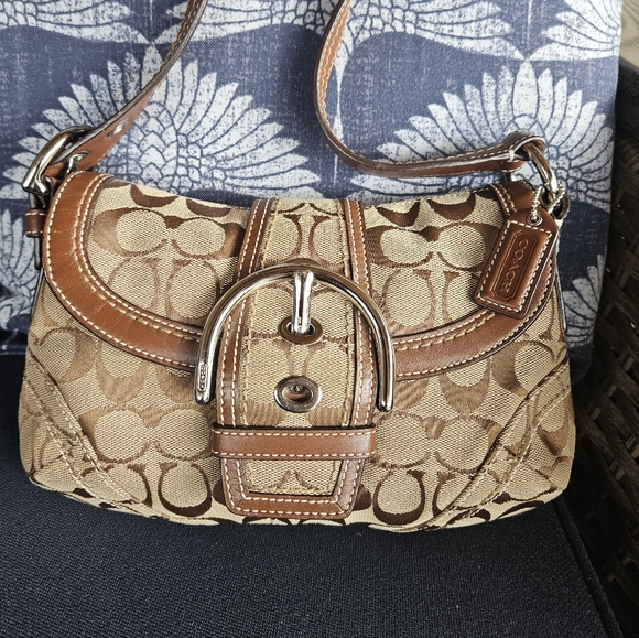 COACH Vintage Signature Canvas Buckle Flap Shoulder Bag No. CO60-10296 - Picture 1 of 14